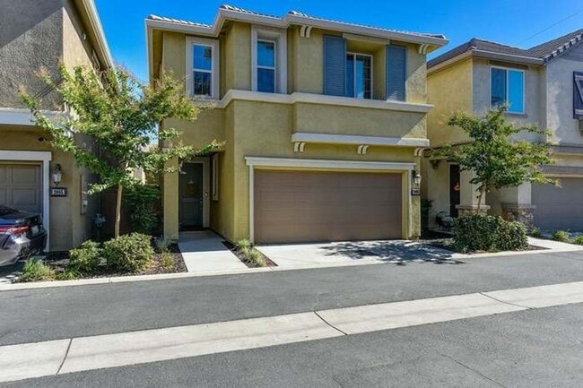 Foto del edificio - NICE TWO STORY HOME IN WEST ROSEVILLE!