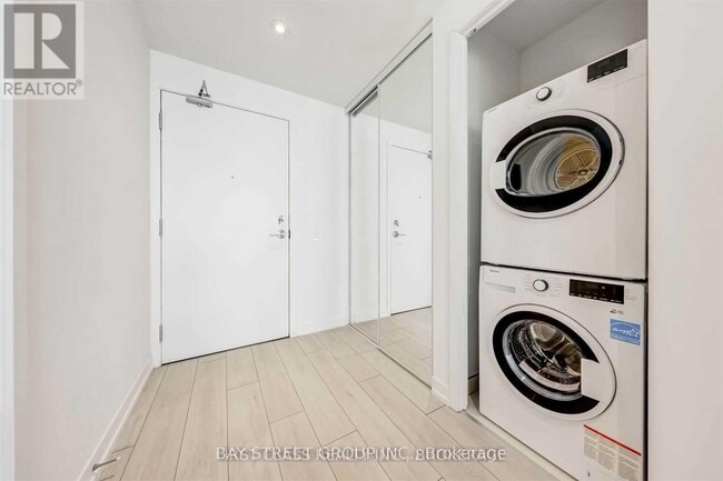 Building Photo - 5 Buttermill Ave.