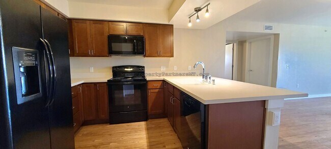 Foto del edificio - Spacious 3 bed /2 Bath Condo at Ferguson F...