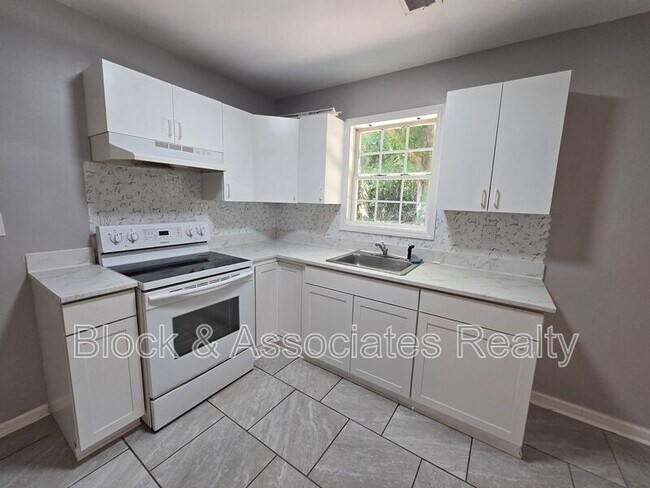 Building Photo - 1302 Bencini Pl