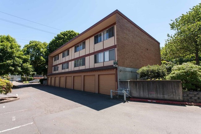 Building Photo - 635 SE 60th Ave