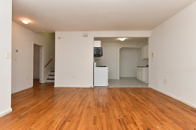 Building Photo - 217 10th St