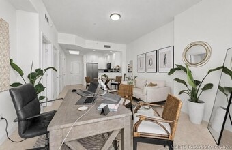 Building Photo - 801 S Olive Ave