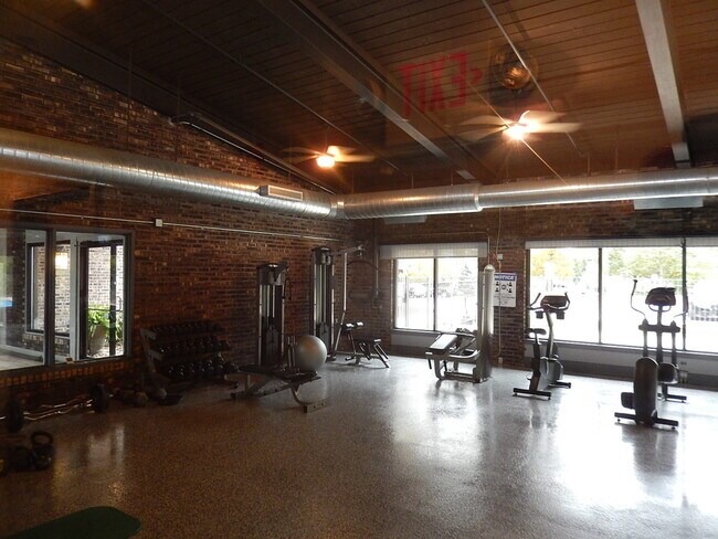 Foto del edificio - 120 Lakeview Dr