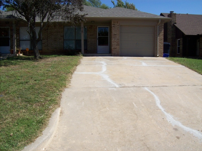 Photo - 410 S Greengate Dr House