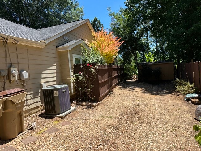 Building Photo - 840 Riverstone Ln
