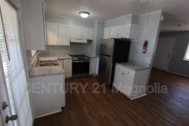 Foto del edificio - 2071 Fernwood Cir
