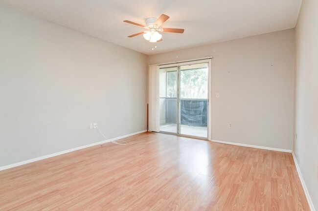 Building Photo - RENT BY JANUARY 1ST AND RECEIVE HALF OFF Y...