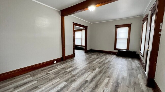 Foto del edificio - 914 Broadway Ave NW