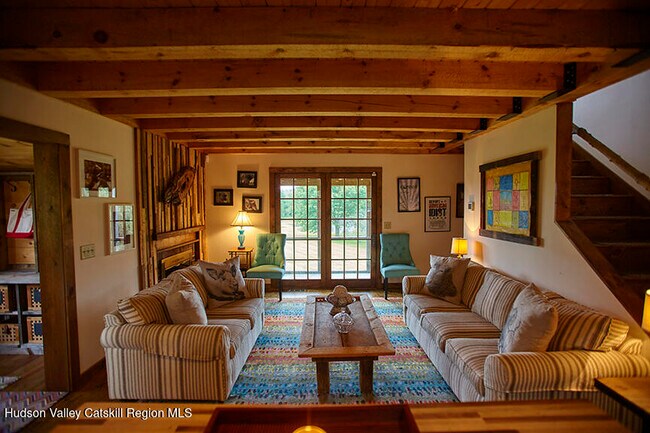 Foto del edificio - 208 Cunningham Hill Rd