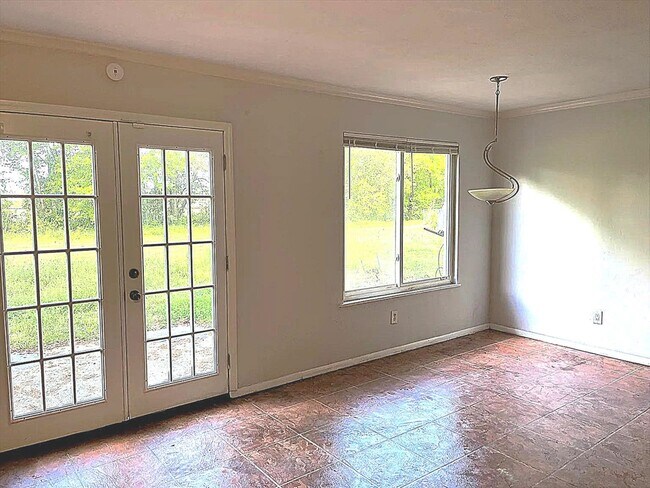 Building Photo - 5826 Eunice Ct