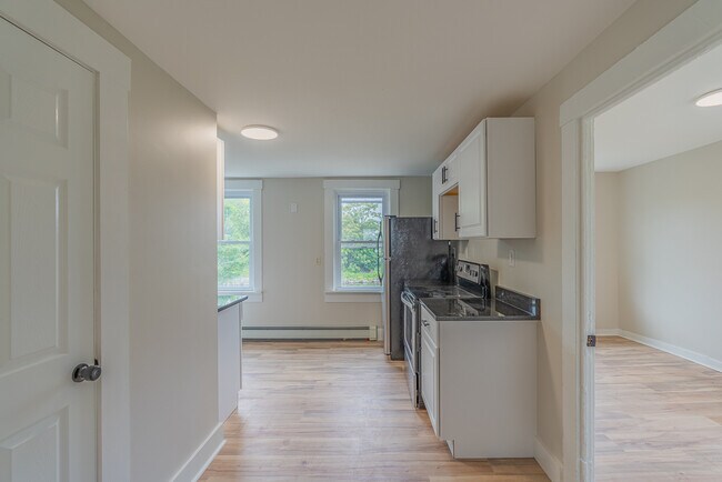 Kitchen - 160 River St