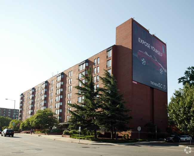 Foto del edificio - Carmel Plaza