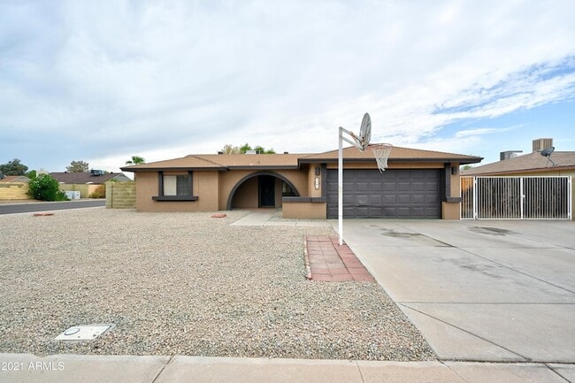 Building Photo - 7301 W Canterbury Dr