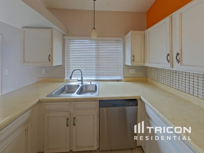 Foto del edificio - 2945 Rolling Wood Loop