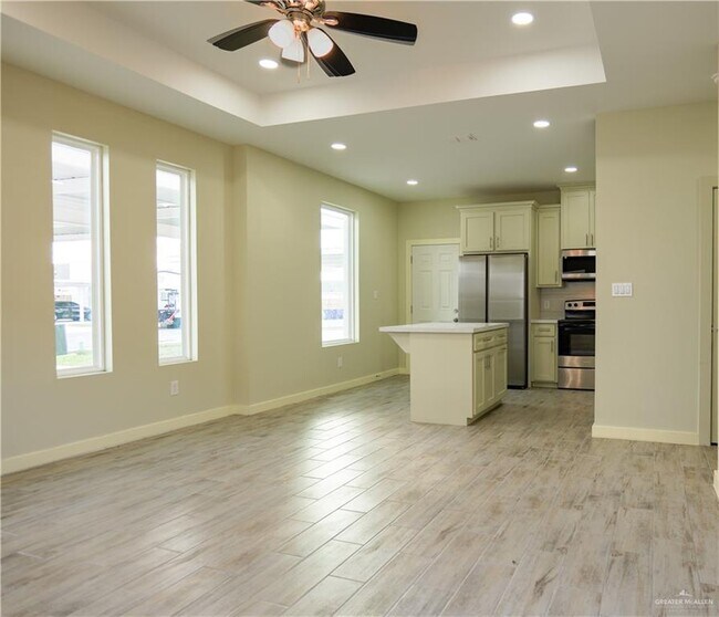 Building Photo - 10 Briggs Rd