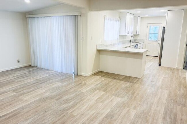 Foto del edificio - 5178 Bowden Ave