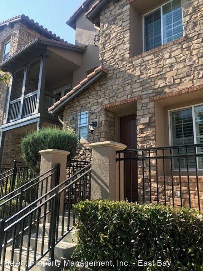 Building Photo - 3 br, 3.5 bath House - 5965 Tan Oak Drive