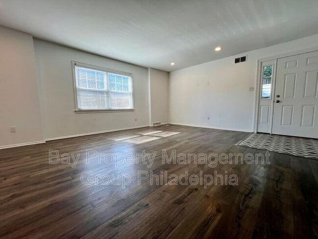 Building Photo - 1313 Delmont Ave