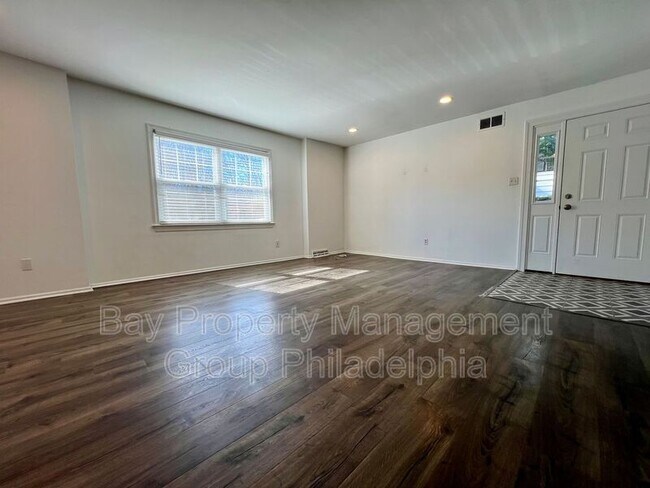 Foto del edificio - 1313 Delmont Ave