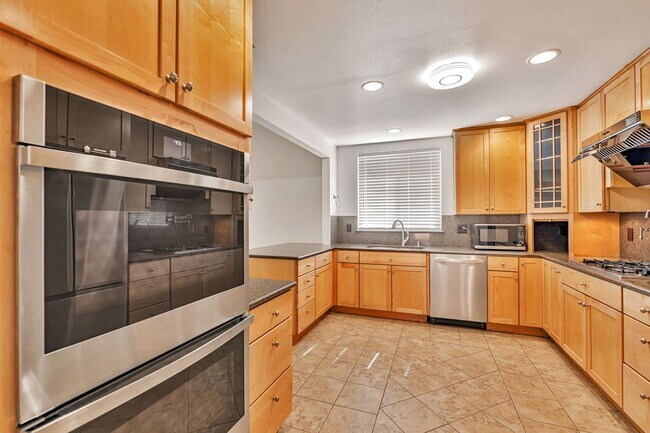 Foto del edificio - Beautifully Maintained 3-Bedroom Home l Hu...