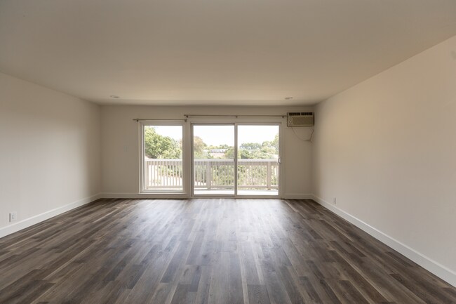 Building Photo - 409 Portofino Dr