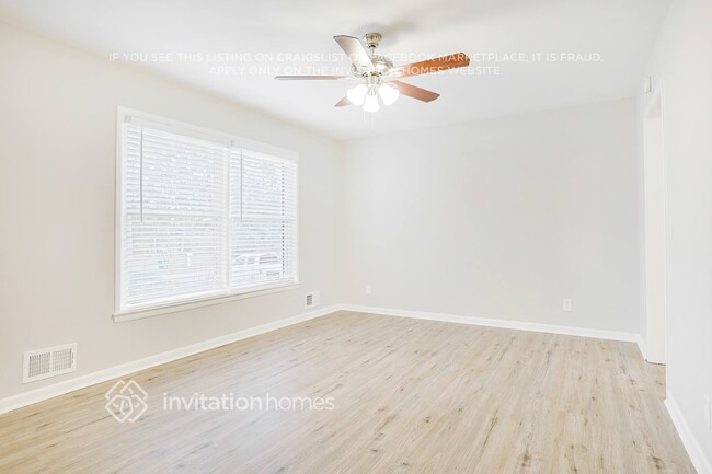 Foto del edificio - 1588 Hampshire Pl