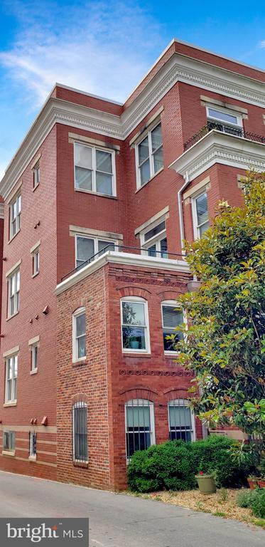 Building Photo - 326 8th St NE