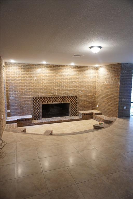 Building Photo - 502 W Hilda Dr