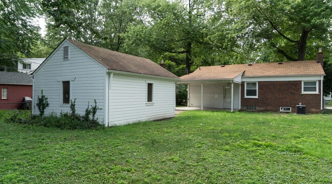 Building Photo - 2631 Woodside St