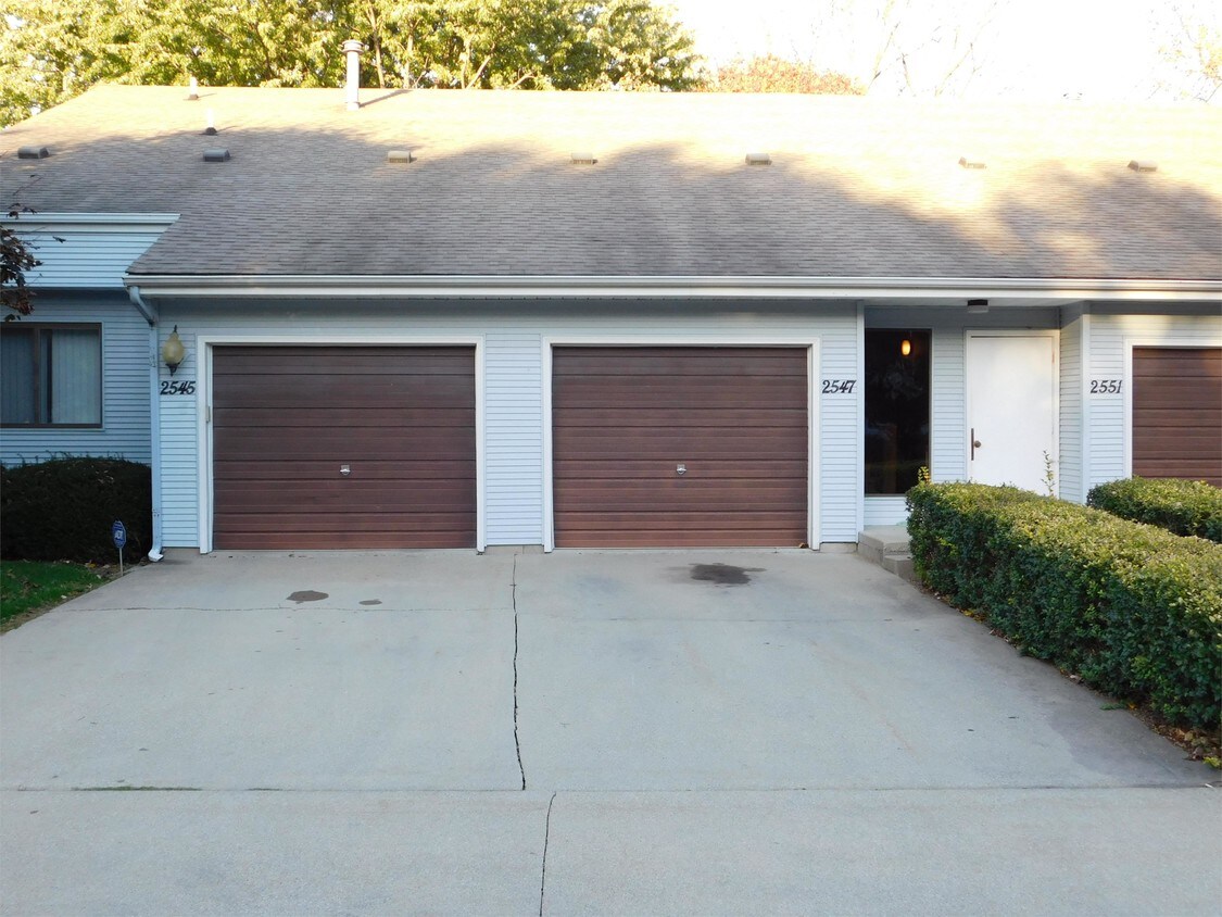 2563 Clayton Blvd, Champaign, IL 61822 Townhome Rentals in Champaign