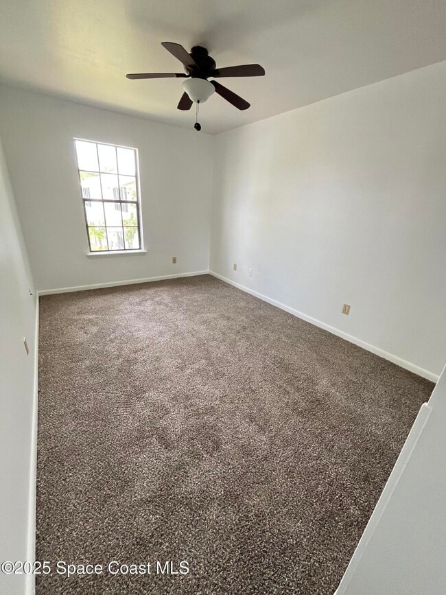 Building Photo - 2116 Manor Dr NE