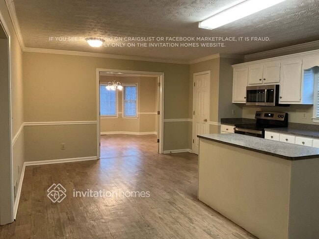 Building Photo - 2355 Huntington Dr