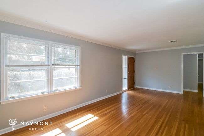 Foto del edificio - 711 Forestdale Dr
