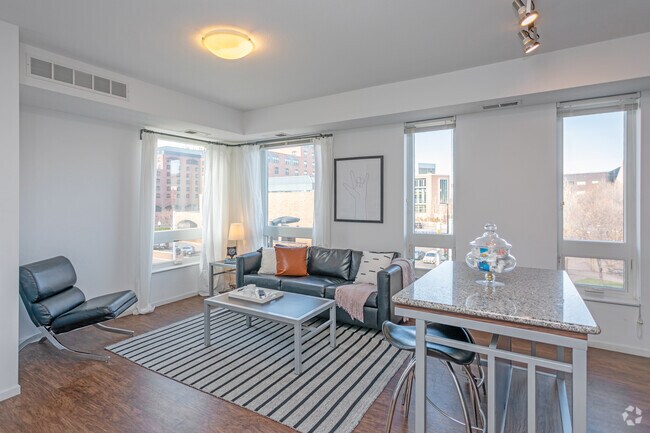 2BR, 2BA - 700 on Washington - Historical Access