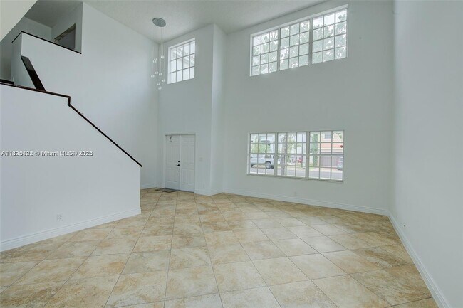 Building Photo - 1127 SW 104th Way