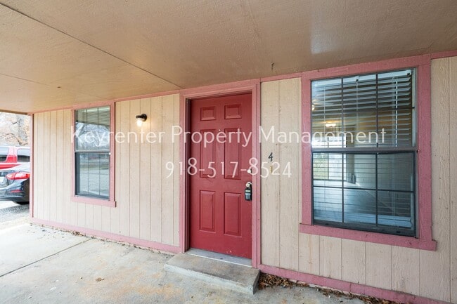Building Photo - 1421 W Lillian St