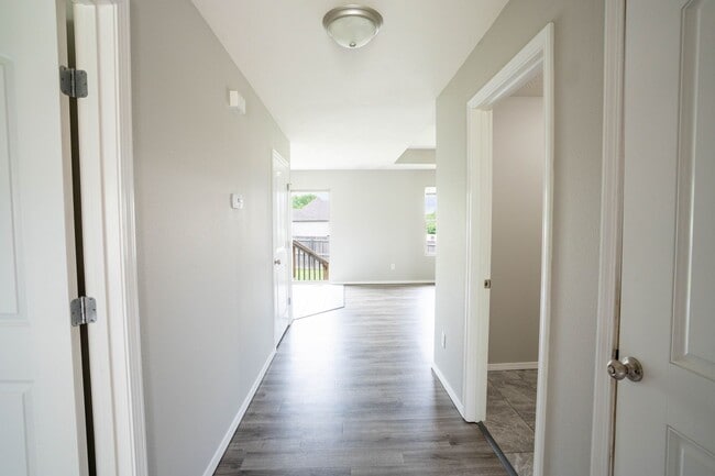 Building Photo - 3 bed home with NEW FLOORING AND FULLY FEN...