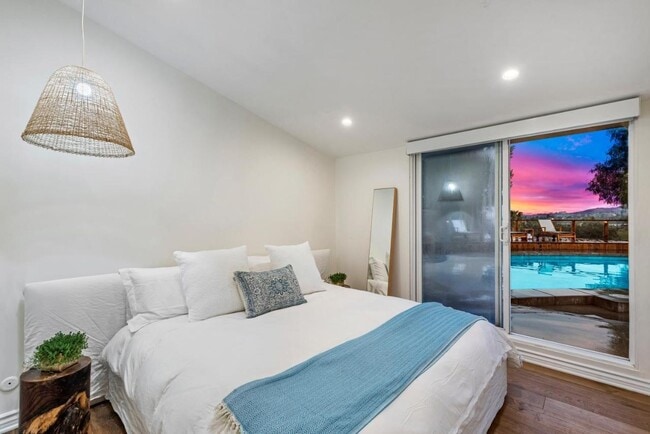 Foto del edificio - 5834 McDonie Ave