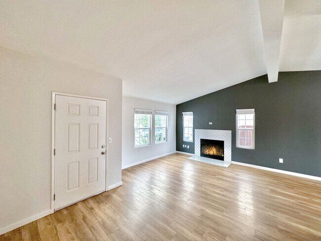Building Photo - Beautiful 2B/2BA House in Vista!
