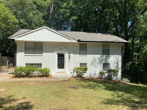 Building Photo - 2467 Carolyn Dr