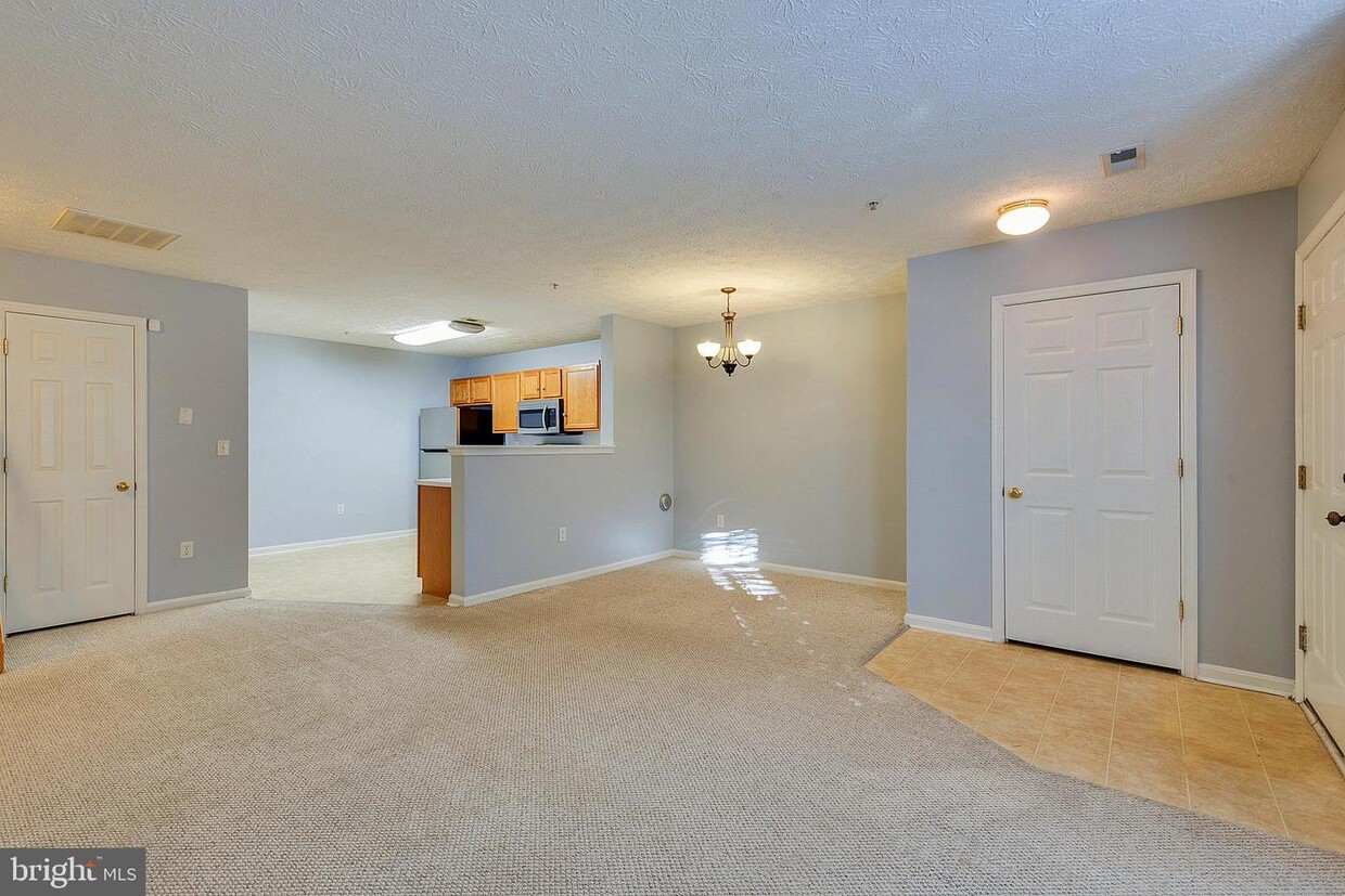 Foto principal - 8055 Brookstone Ct
