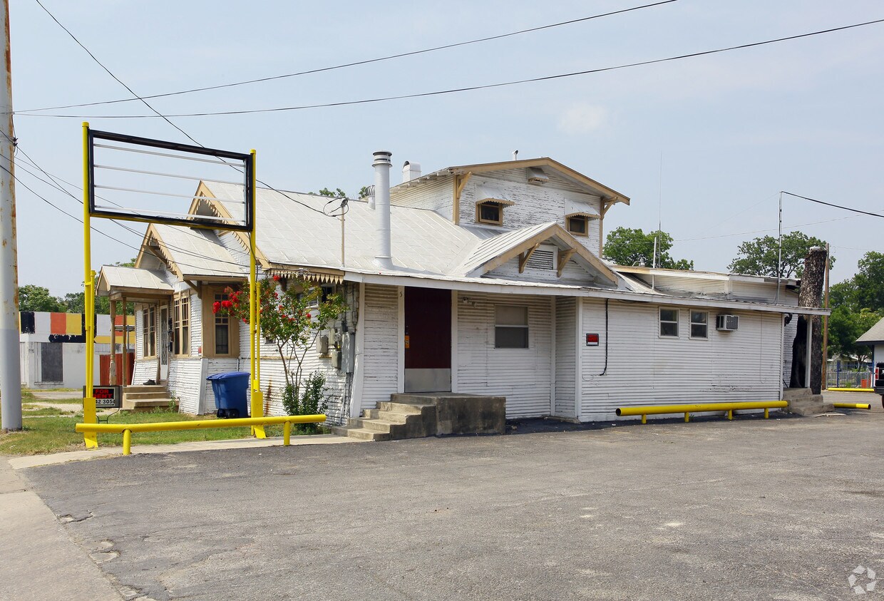 Building Photo - 1303 S Roosevelt Ave