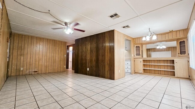 Building Photo - 998 S Magnolia Ave