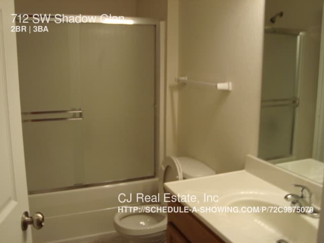 Building Photo - 712 SW Shadow Glen Dr
