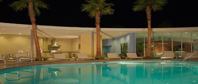 Building Photo - 850 E Palm Canyon Dr