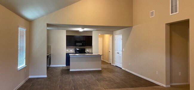 Building Photo - Great 4 Bedroom home with Open floor plan