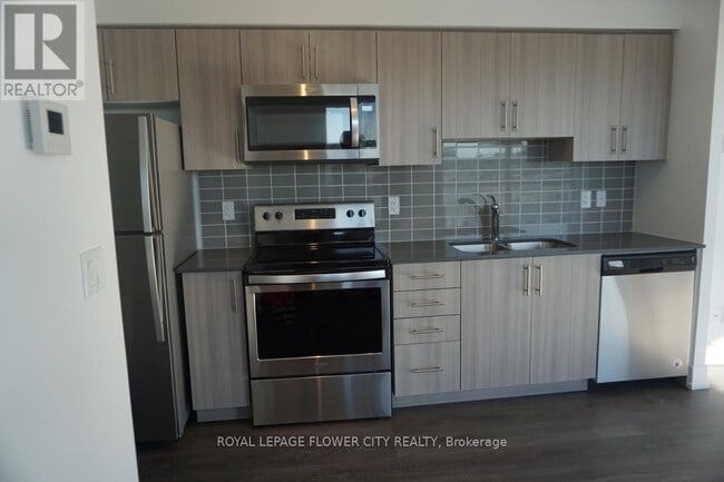 Building Photo - 1255 Bayly St