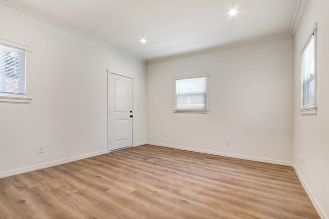 Building Photo - Sunset Apartments