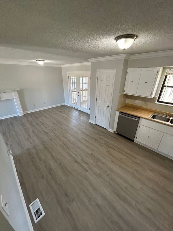 Building Photo - 1421 Navaho Trail